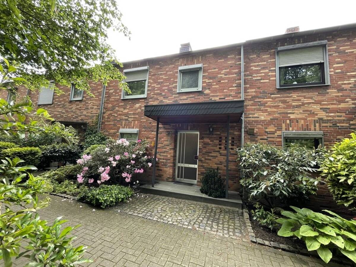 ***Reihenhaus mit ausbaufähigem Dachgeschoss+++ – 41466 Neuss – Bild 1 von 9