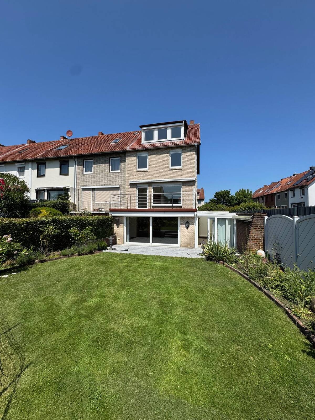 Gepflegtes Reihenendhaus mit großem Garten und EBK in ruhiger Lage in Kattenesch – 28277 Bremen – Bild 1 von 9