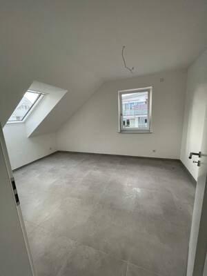 Moderne Dachgeschosswohnung mit sonniger Dachterrasse – 90768 Fürth – Vorschaubild 9