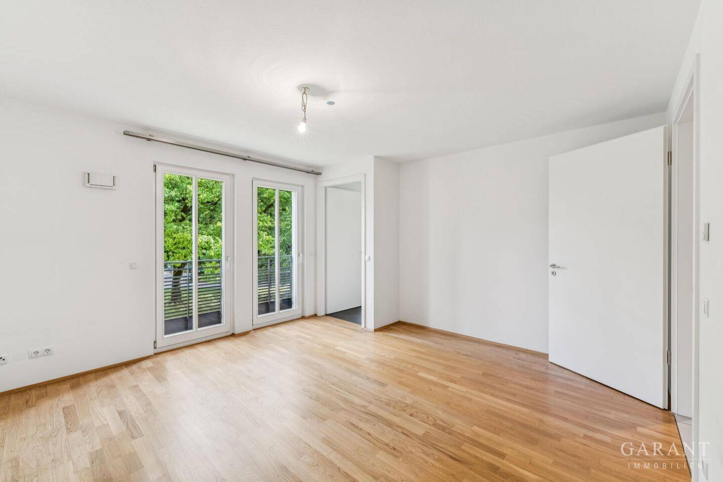 Moderne 4 Zimmer-Wohnung mit Süd/West-Loggia direkt am Park – München – Vorschaubild 7