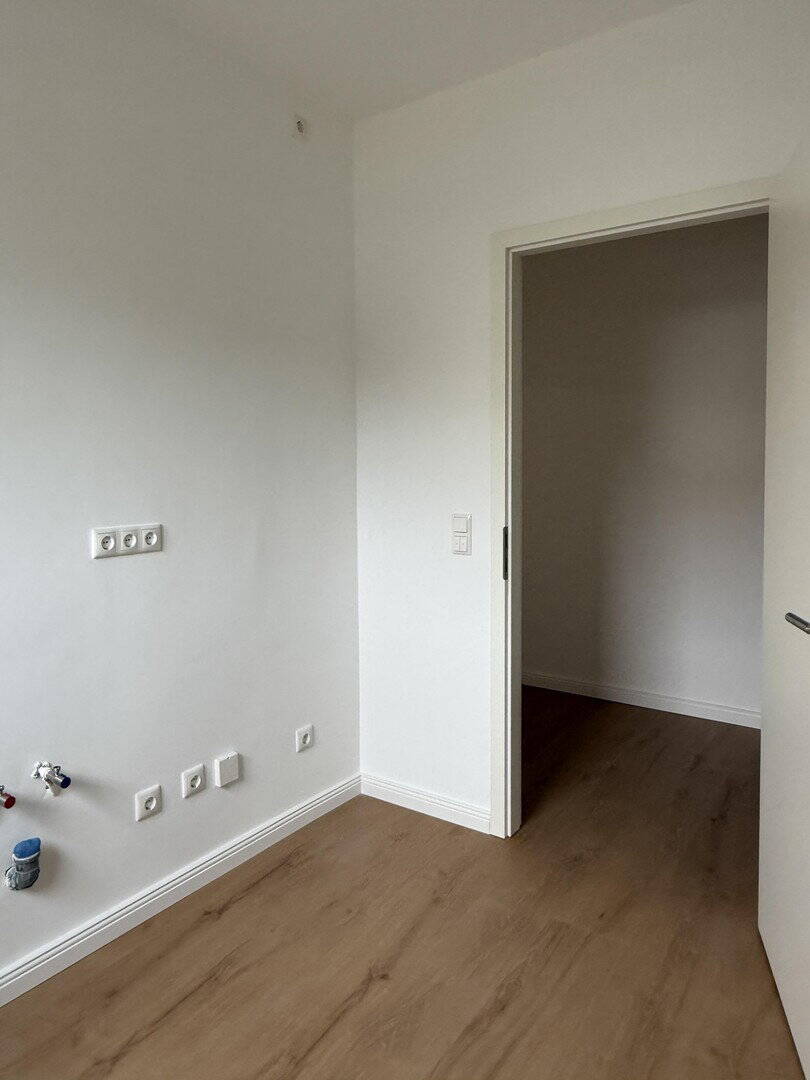 2 Zimmer Wohnung, moderniesiert, separate Küche, Garten, Parkplatz, ohne Provision, frei – Berlin – Vorschaubild 9