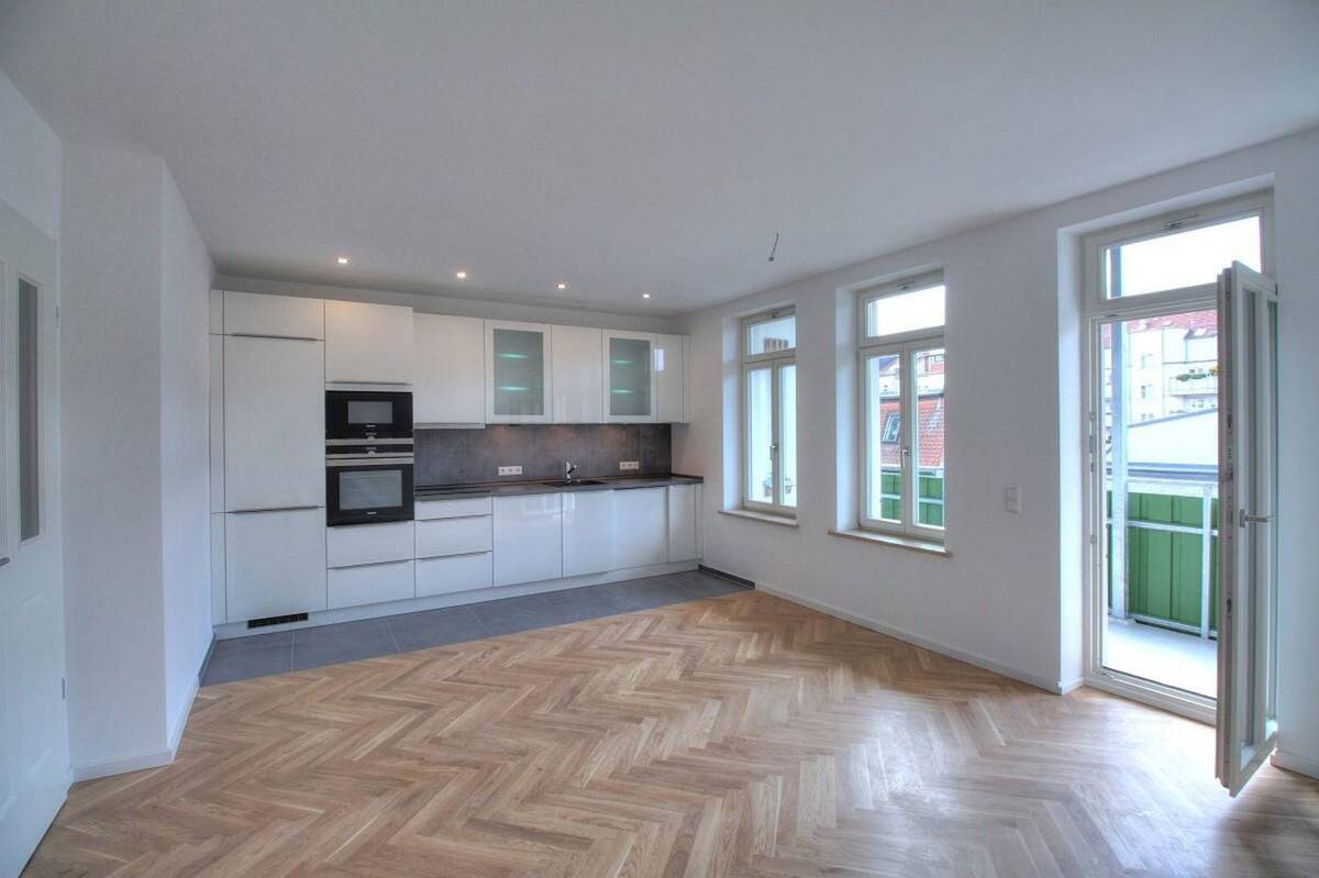 Hochwertig sanierte 3-Zimmer-Wohnung mit Luxus-Einbauküche, Terrasse und Gartenabteil – 4299 Leipzig – Bild 1 von 9