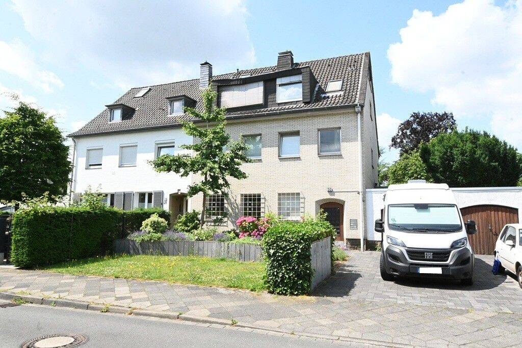Teilvermietetes Mehrfamilienhaus mit Potenzial in bevorzugter Lage von D'dorf-Stockum