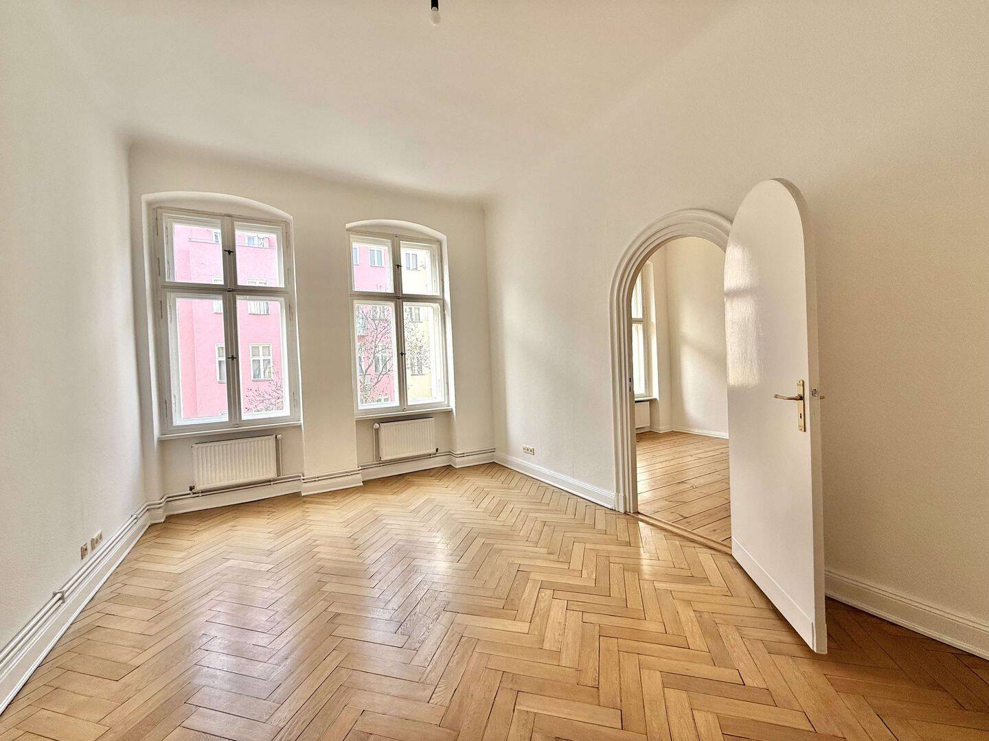 Eleganz trifft Geschichte - Stilvolle Altbauwohnung nahe Schloss Charlottenburg – Berlin – Vorschaubild 2