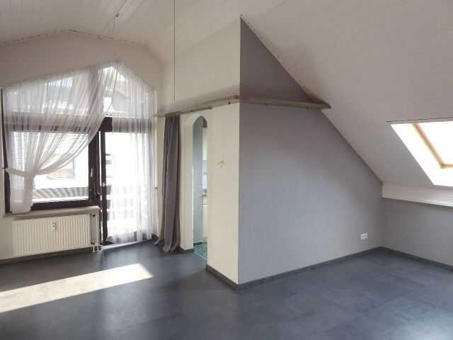 Röpke + Partner Immobilien: Attraktives Dachgeschoss auf dem Pforzheimer Sonnenhof!