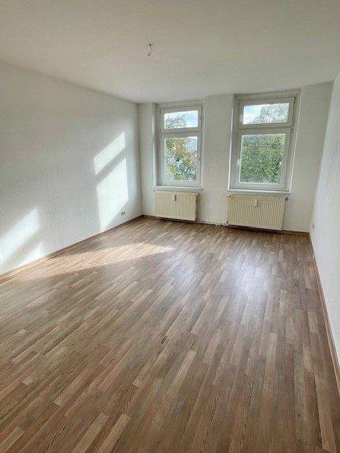 Wohnen in gemütlicher 3-Raum Dachgeschoss-Wohnung mit Einbauküche. – Magdeburg – Vorschaubild 6