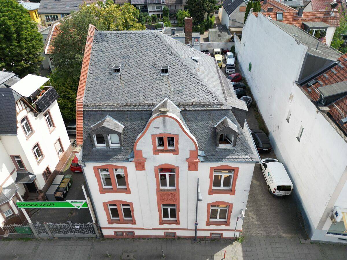 Altbaucharme trifft Wohnkomfort - Stilvolle 4-Zimmer-Wohnung mit Balkon, Tageslichtbad u. Stellplatz – 60435 Frankfurt am Main – Bild 1 von 9
