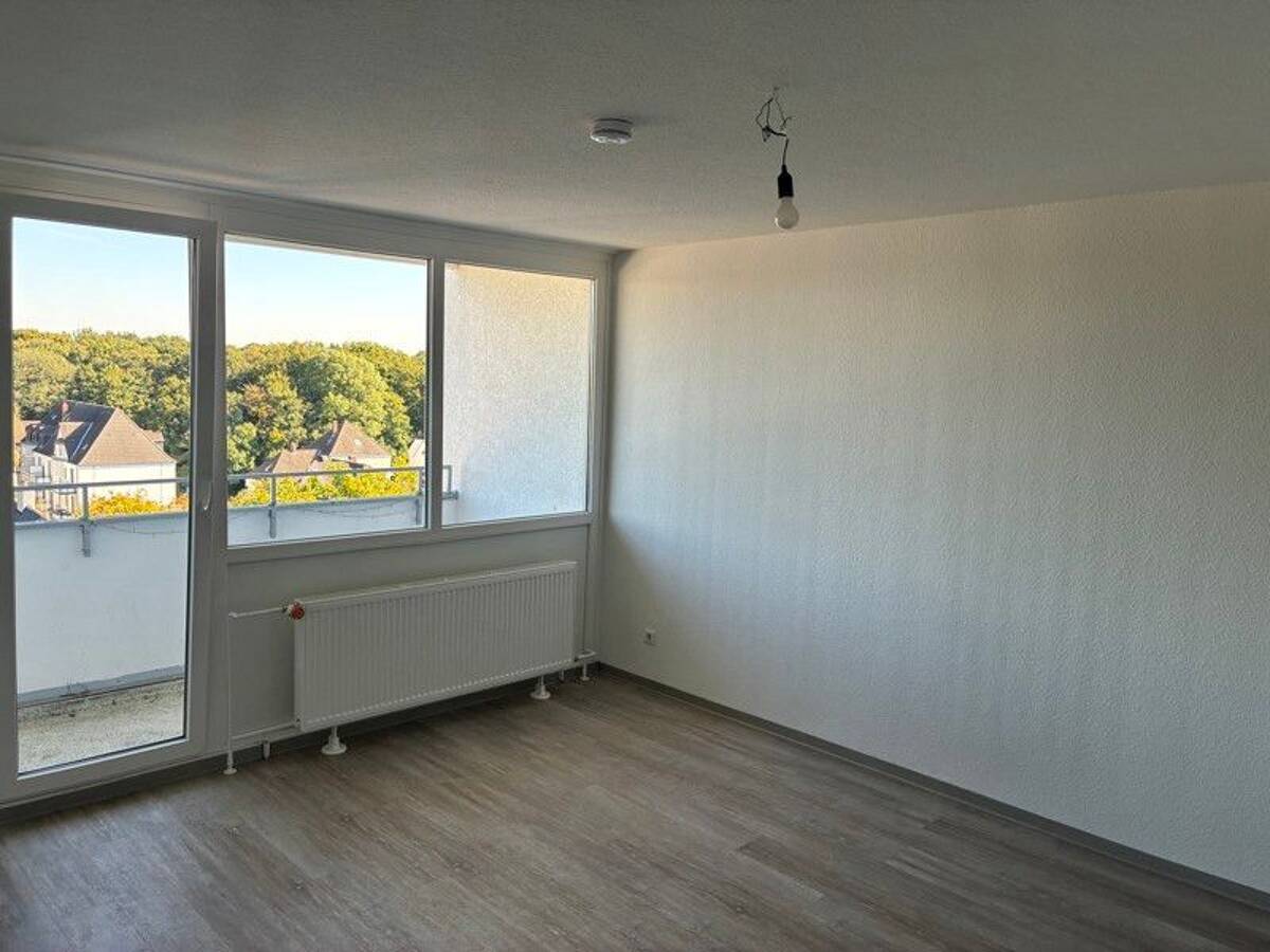 Helle und freundliche 3-Zimmer-Wohnung in zentraler Lage - frisch renoviert – 44357 Dortmund – Bild 1 von 9