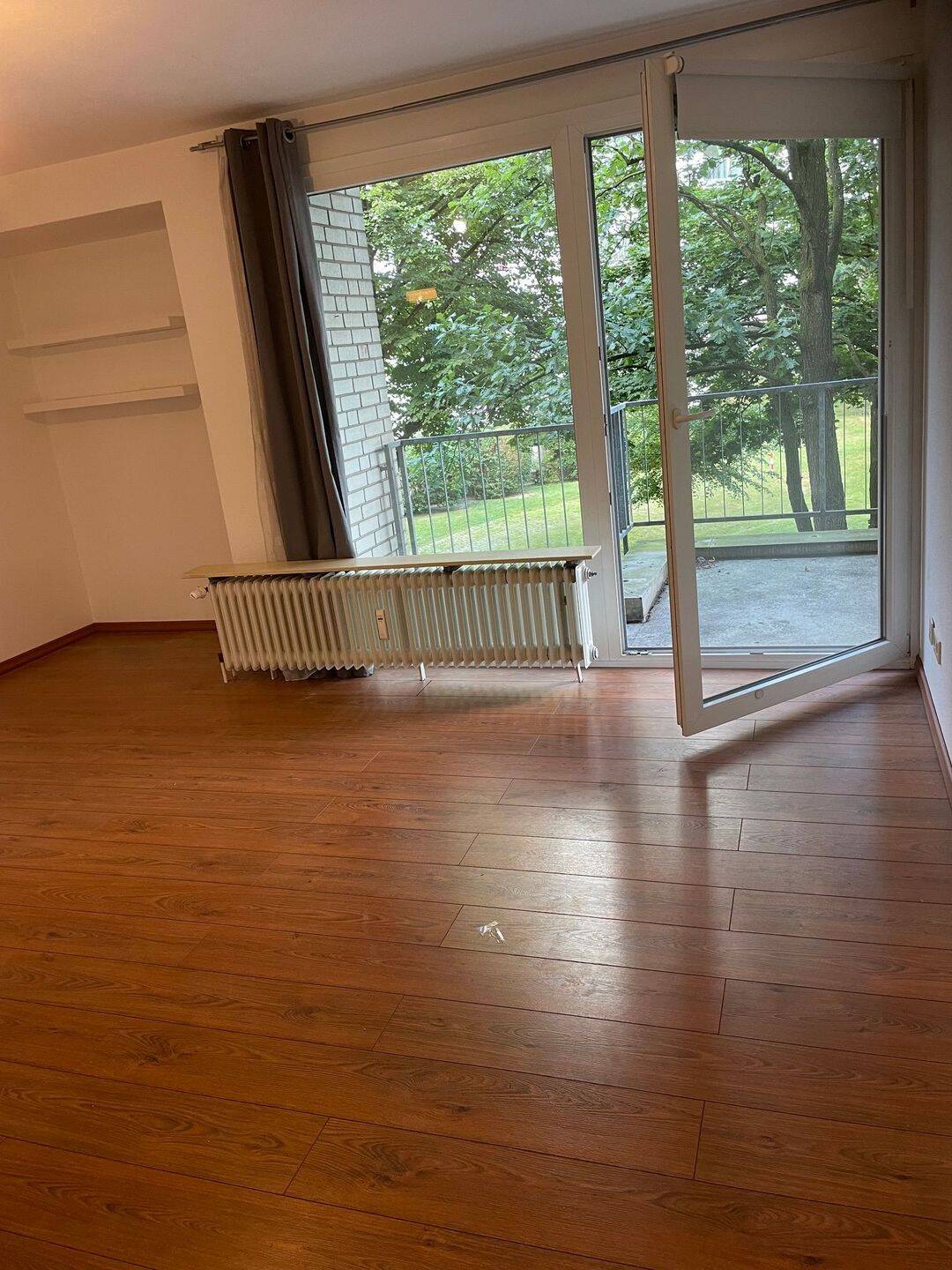 Schöne Wohnung mit großen Balkon 200 Meter bis zur Außenalster