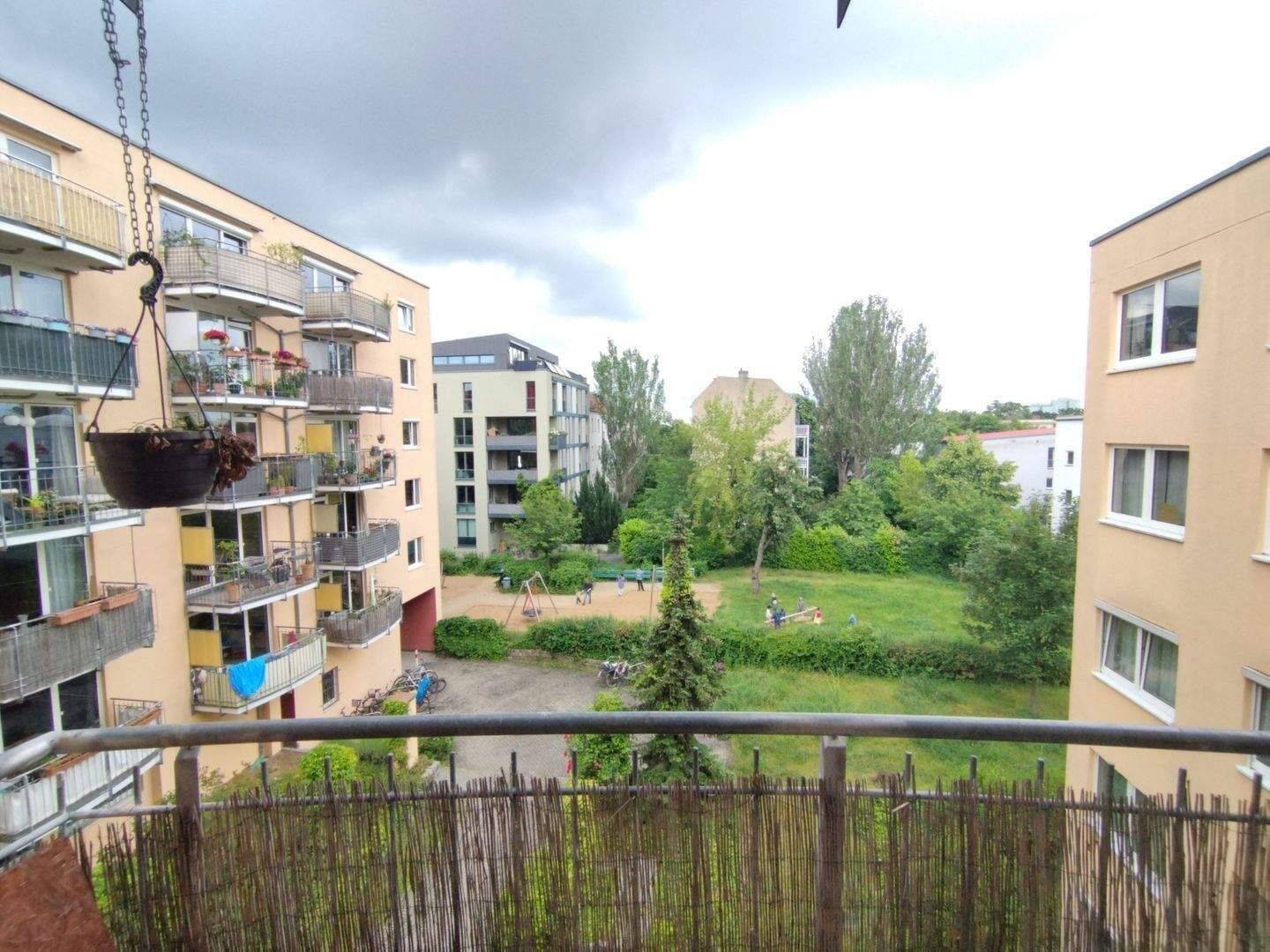 Kaufen, einziehen, wohlfühlen: Bezugsfreie 2-Zimmer-Wohnung mit Balkon - 0178-8236274 – Berlin – Bild 1 von 9