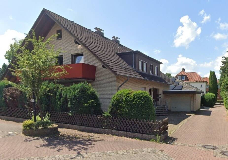 Großzügiges Einfamilienhaus mit separater Einliegerwohnung und weitläufigem Garten – Stadthagen – Bild 1 von 9