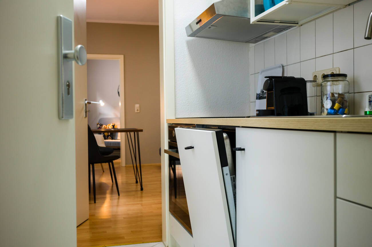 Charmante Wohnung in Stadtfeld Ost, inklusive Möbeln, in toller Lage. – Magdeburg – Vorschaubild 3