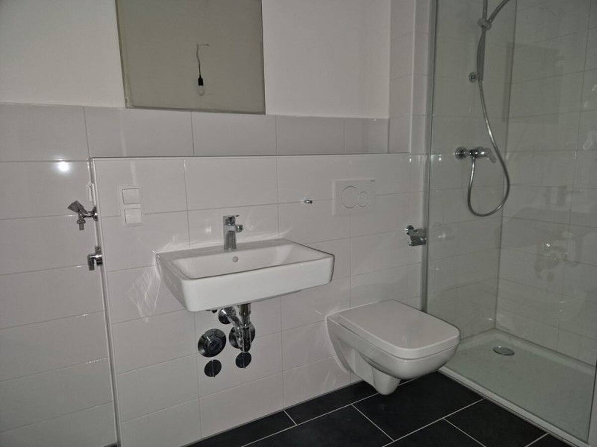Hier findet jeder seinen Platz: komplett renovierte 3-Zimmer-Wohnung mit Balkon! – 44359 Dortmund – Bild 1 von 8