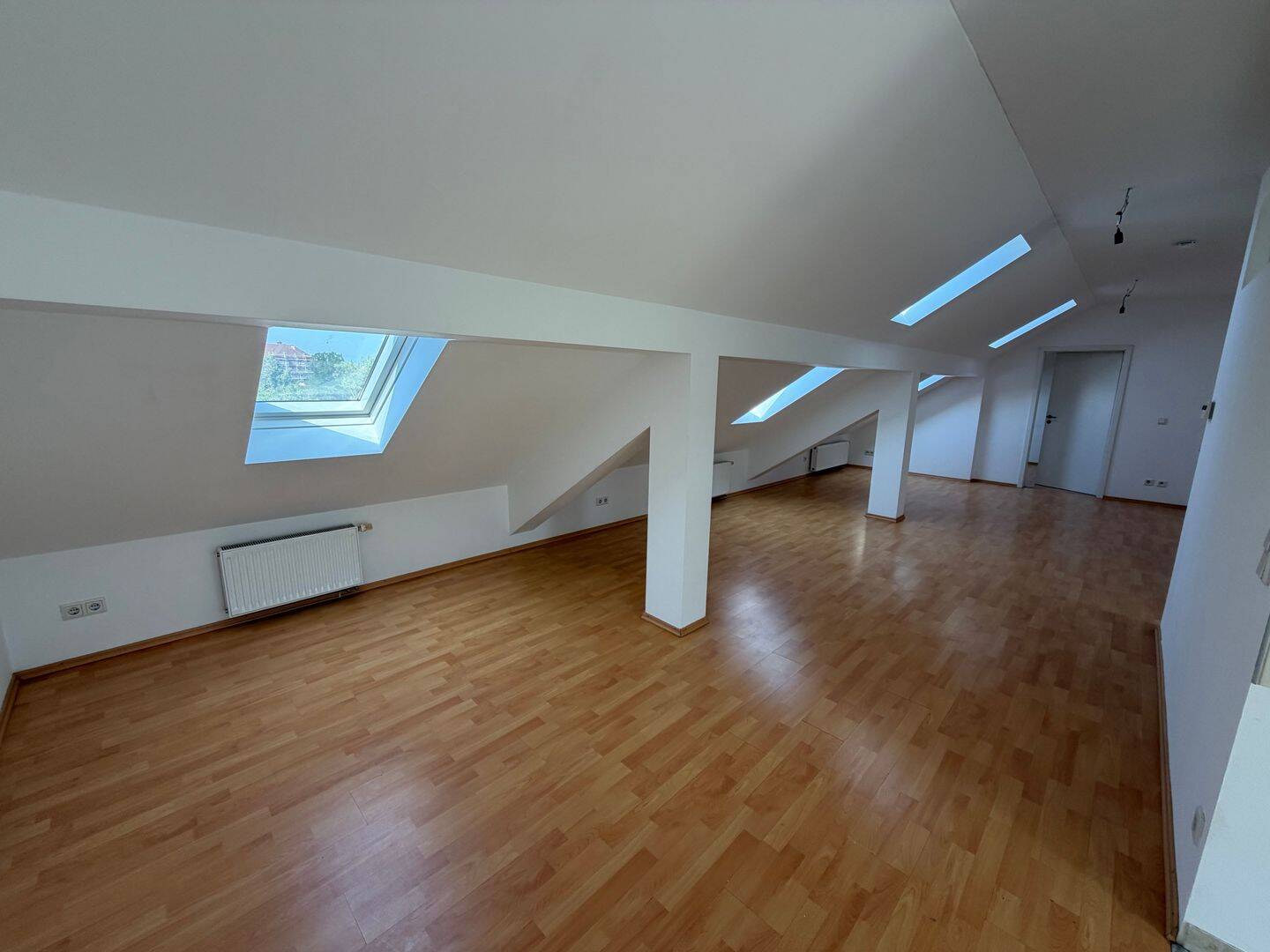 Provisionsfrei: Schöne 3-Zimmer-Dachgeschosswohnung in Gostenhof