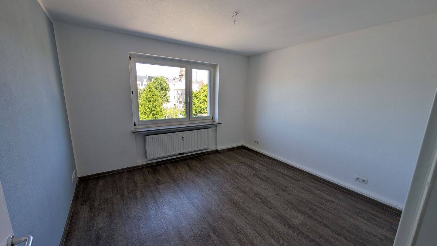 Modernisierte 3 Zimmerwohnung mit Südbalkon – Bremerhaven – Vorschaubild 4