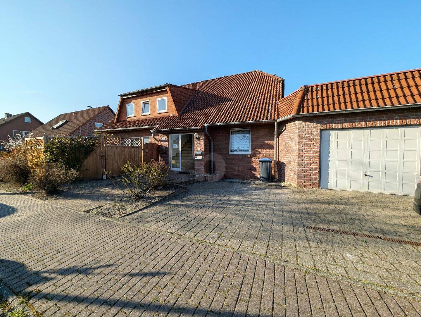 TOP-LAGE MIT FAST 3500 EUR MIETEINNAHMEN – Wolfsburg – Bild 1 von 5