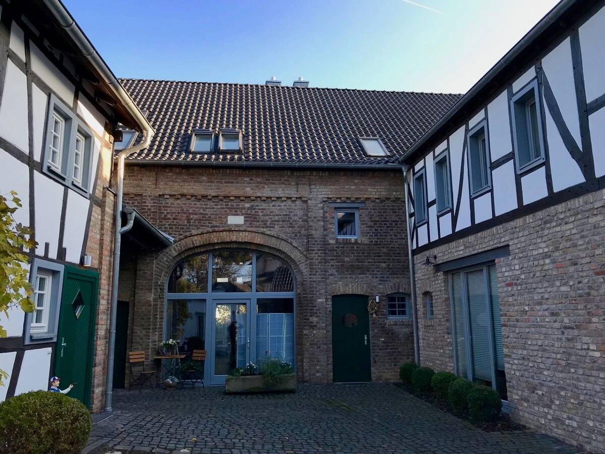 Rarität in Bonn - außergewöhnliche Wohnung in einer liebevoll sanierten Hofanlage in Lengsdorf – 53127 Bonn – Bild 1 von 9