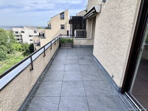 Großzügige 3-Zimmer-Wohnung mit zwei sonnigen Dachterrassen und Weitblick