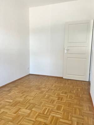 3- bis 4-Zimmerwohnung mit großem Balkon und Blick ins Grüne, Garage, Parkettböden und weißen Bädern – 45481 Mülheim an der Ruhr – Vorschaubild 5