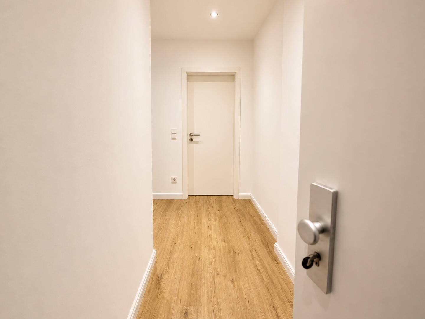 Stilvolle Altbauwohnung nach Kernsanierung - 2,5 Zimmer mit hohen Decken in zentraler Lage