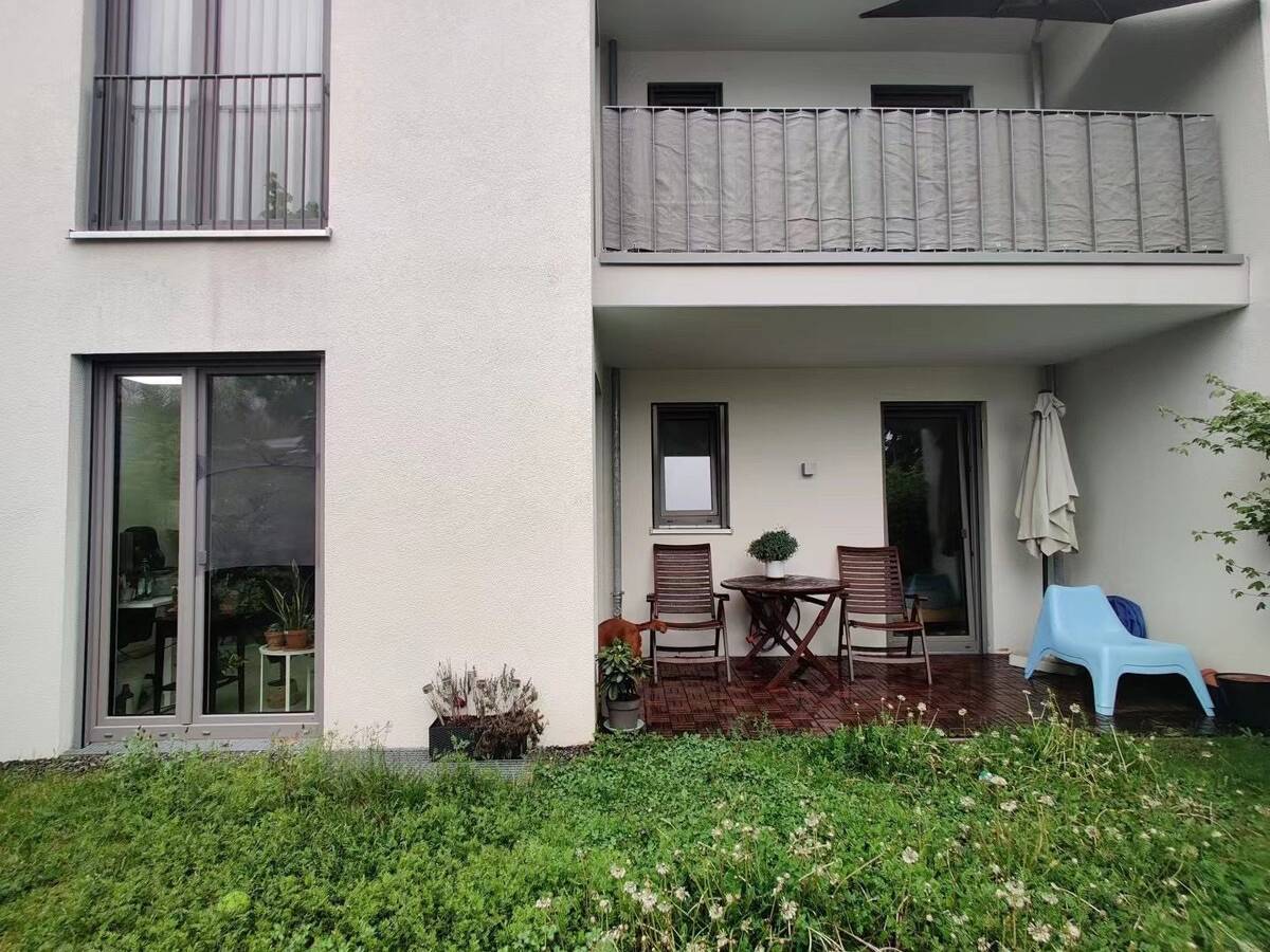 Lichtdurchflutete 2-Zimmer-EG-Wohnung mit überdachter Terrasse & 40m² Süd-Garten in Freimann Zwischenmiete – 80939 München – Bild 1 von 6