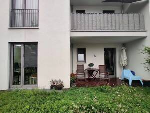 Lichtdurchflutete 2-Zimmer-EG-Wohnung mit überdachter Terrasse & 40m² Süd-Garten in Freimann Zwischenmiete