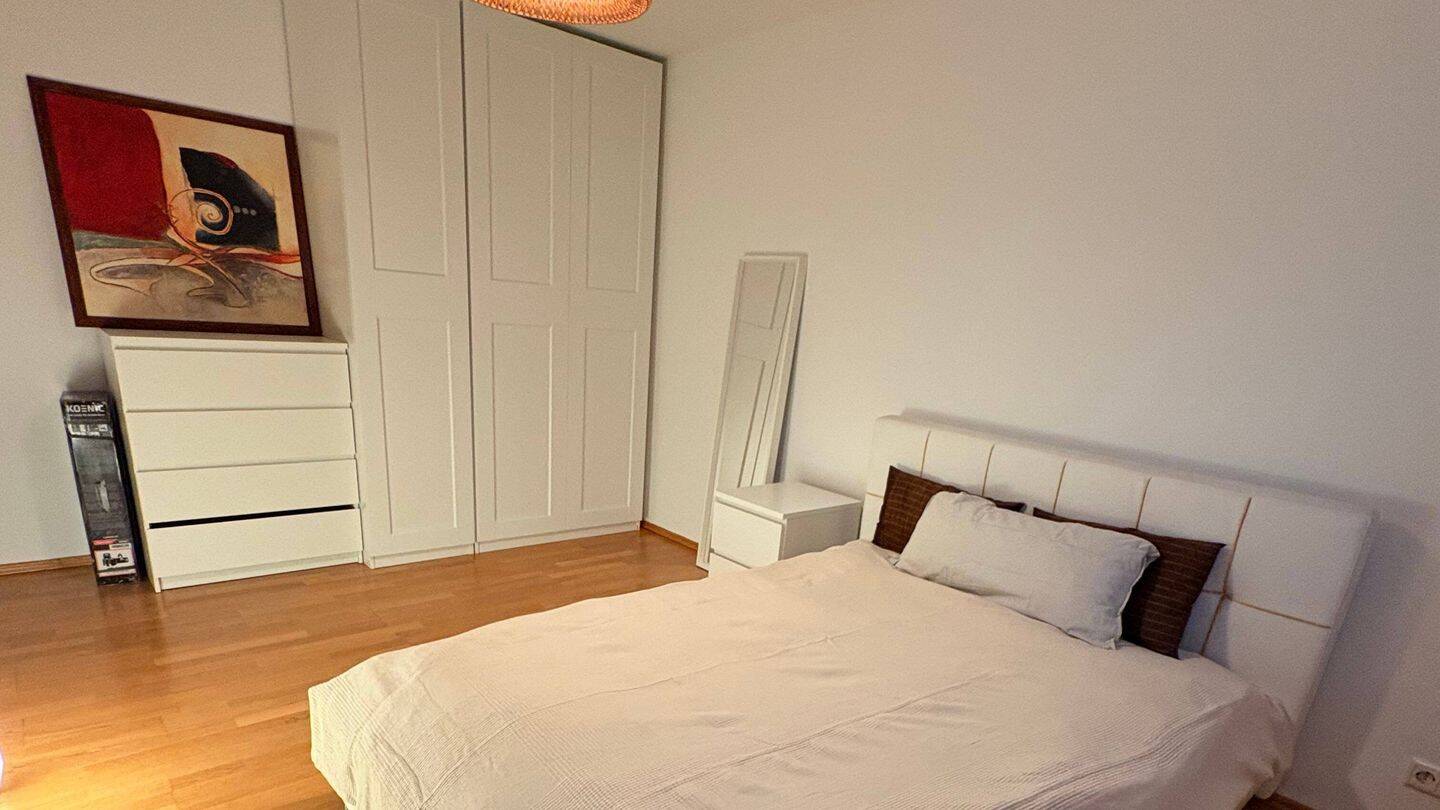 Exklusive möblierte 2-Zimmer-Wohnung mit Balkon & Aufzug in der Nürnberger Altstadt – Nürnberg – Vorschaubild 3