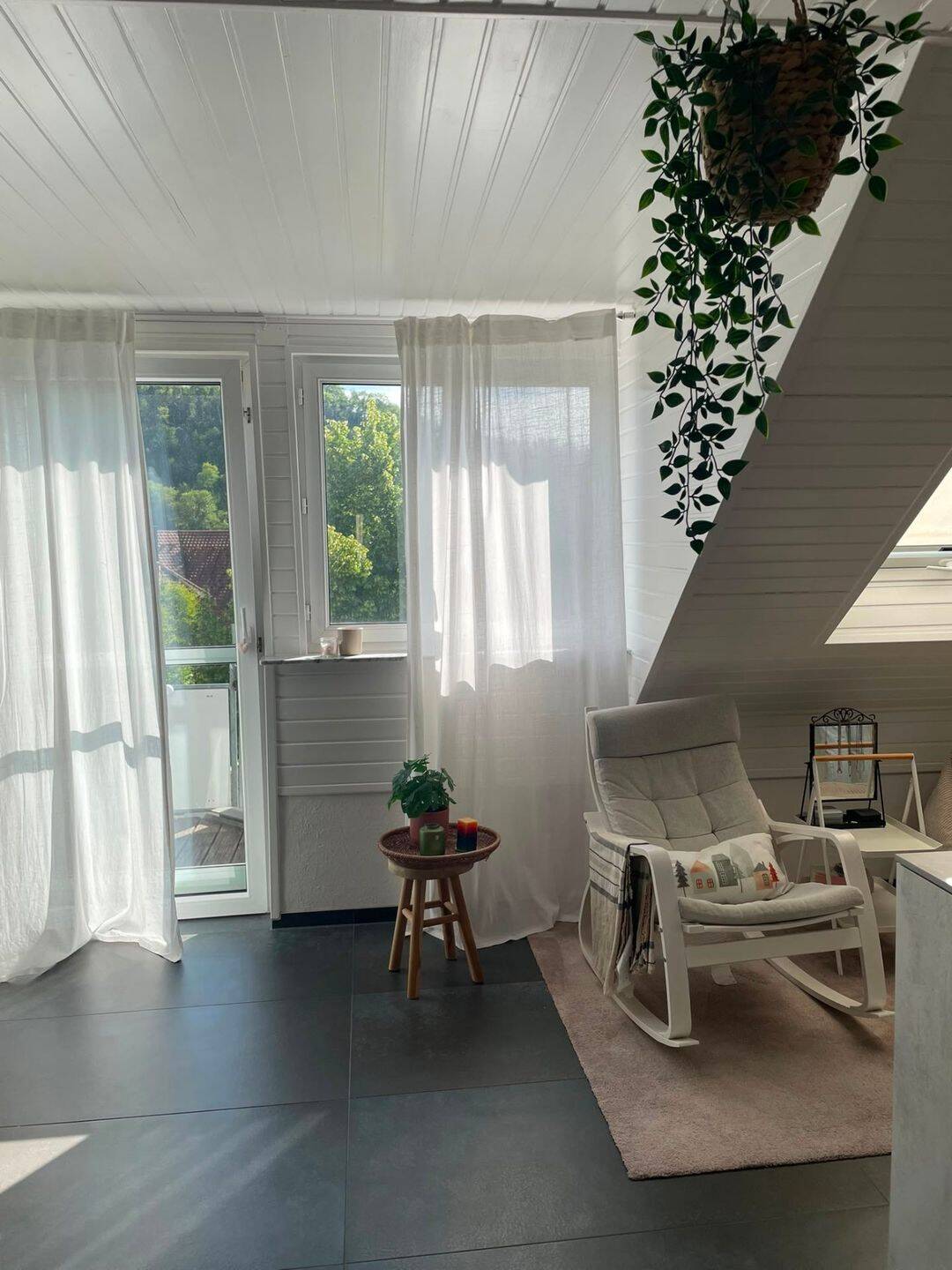 Moderne 3-Zimmerwohnung mit Galerie und Balkon – Hilzingen – Vorschaubild 2