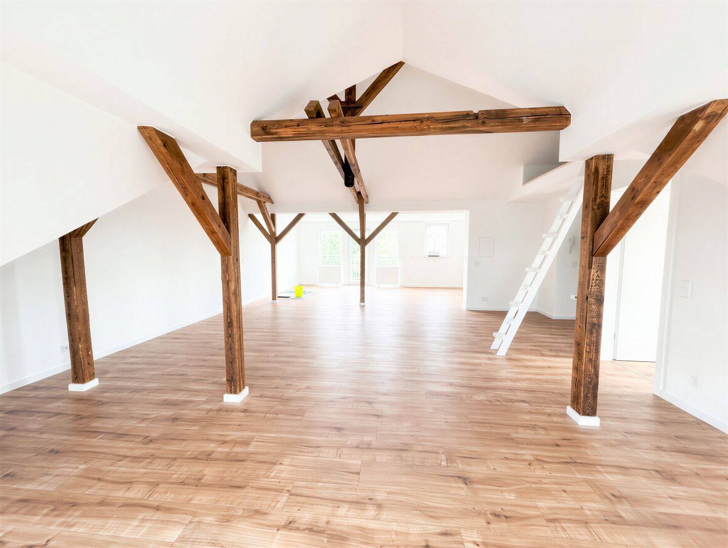 Inklusive neuer Einbauküche, Dachgalerie & großzügigem Balkon // 1. Monat Kaltmietfrei! – Leipzig – Vorschaubild 2