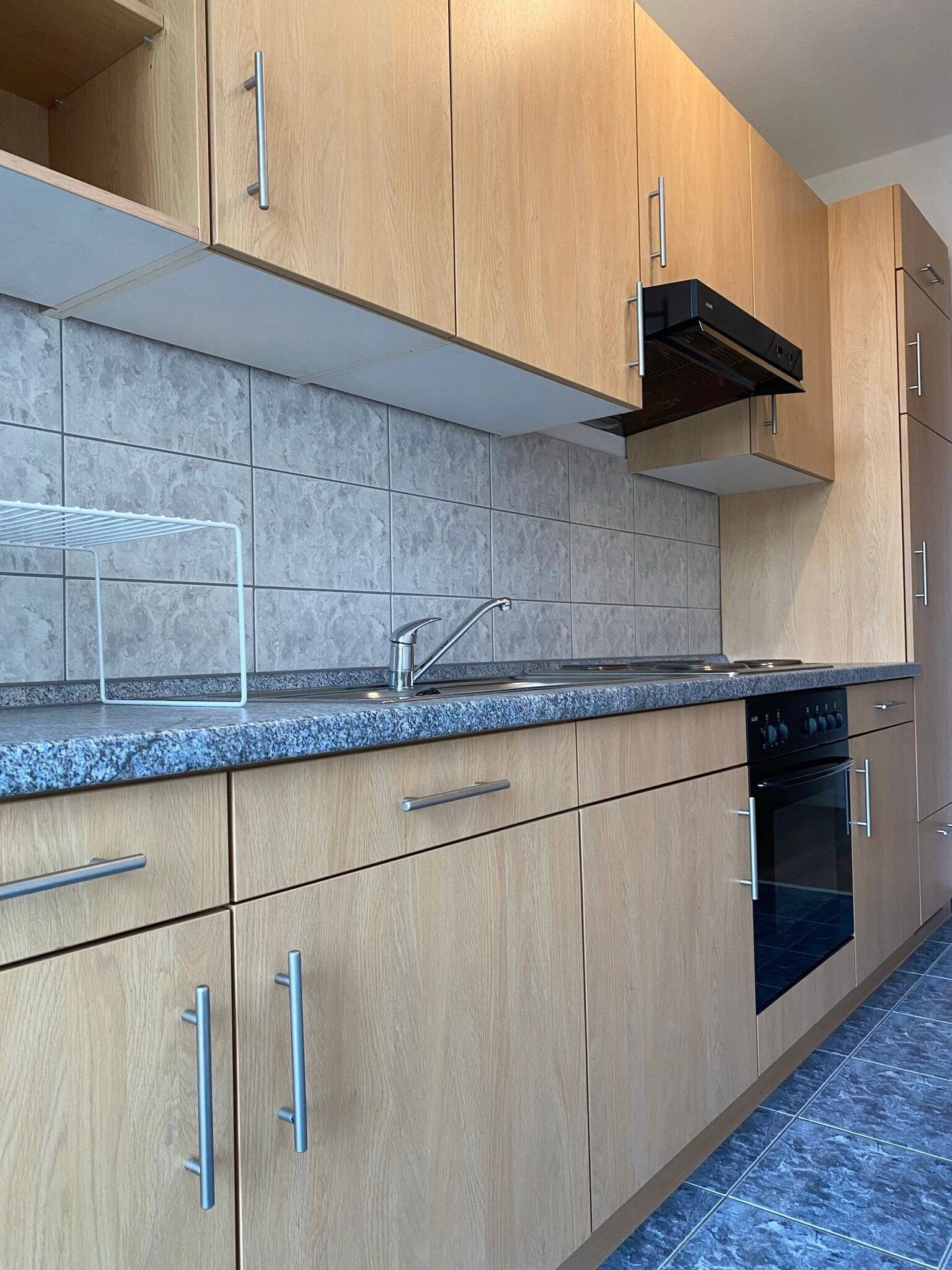 !!! 2-Raum- mit Balkon- mit Laminatboden-mit Einbauküche !!!!!