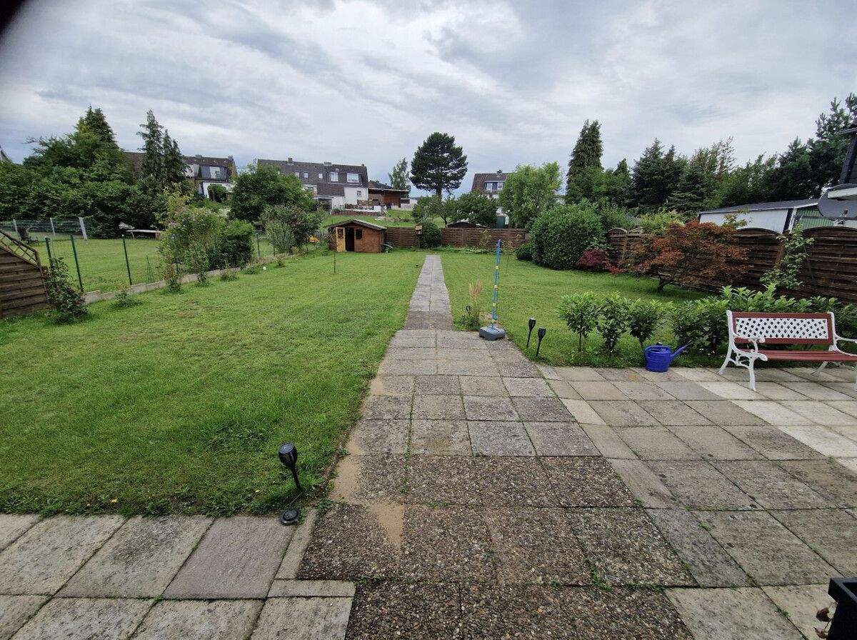 Charmante Doppelhaushälfte mit Traumgarten, großer Terrasse und moderner Ausstattung! – Lübeck – Vorschaubild 2