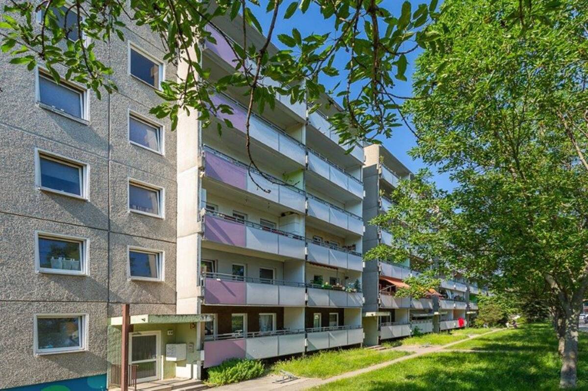 Sanierte 3-Zimmer-Wohnung mit Balkon (Angemessenheit 2 Personen) – 1169 Dresden – Bild 1 von 8
