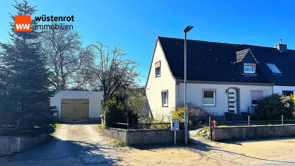 -RESERVIERT- Großzügiges Grundstück mit Entwicklungspotenzial - kleine Doppelhaushälfte in Lübeck-Kücknitz – 23569 Lübeck – Bild 1 von 9