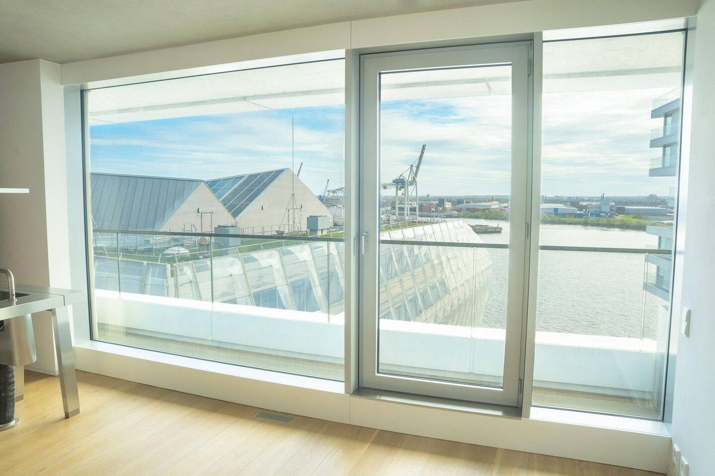 Designwohnung im Marco Polo Tower - mit Blick auf das Wendebecken des Hafens – Hamburg – Vorschaubild 4
