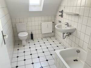 Für Junge und Junggebliebene. Tolle 2-Zimmer-Wohnung im 4. OG in Duisburg Ruhrort – 47119 Duisburg – Vorschaubild 3