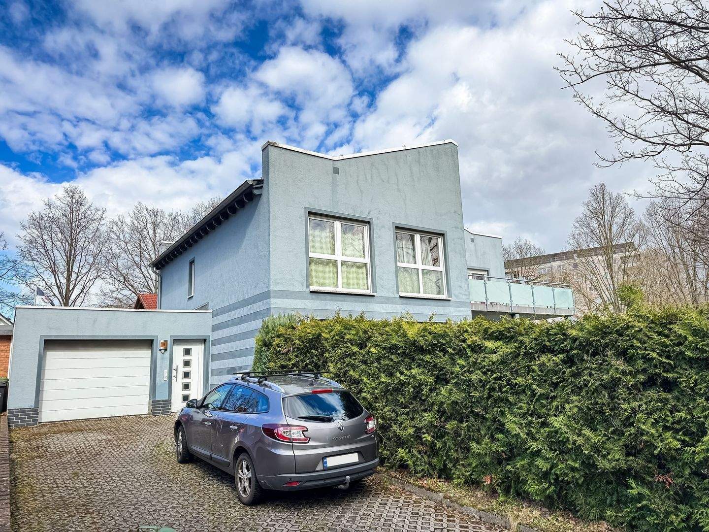 Großzügiges Einfamilienhaus mit Garten, Balkon und Terrasse in Kassel-Nordshausen – Kassel – Bild 1 von 9