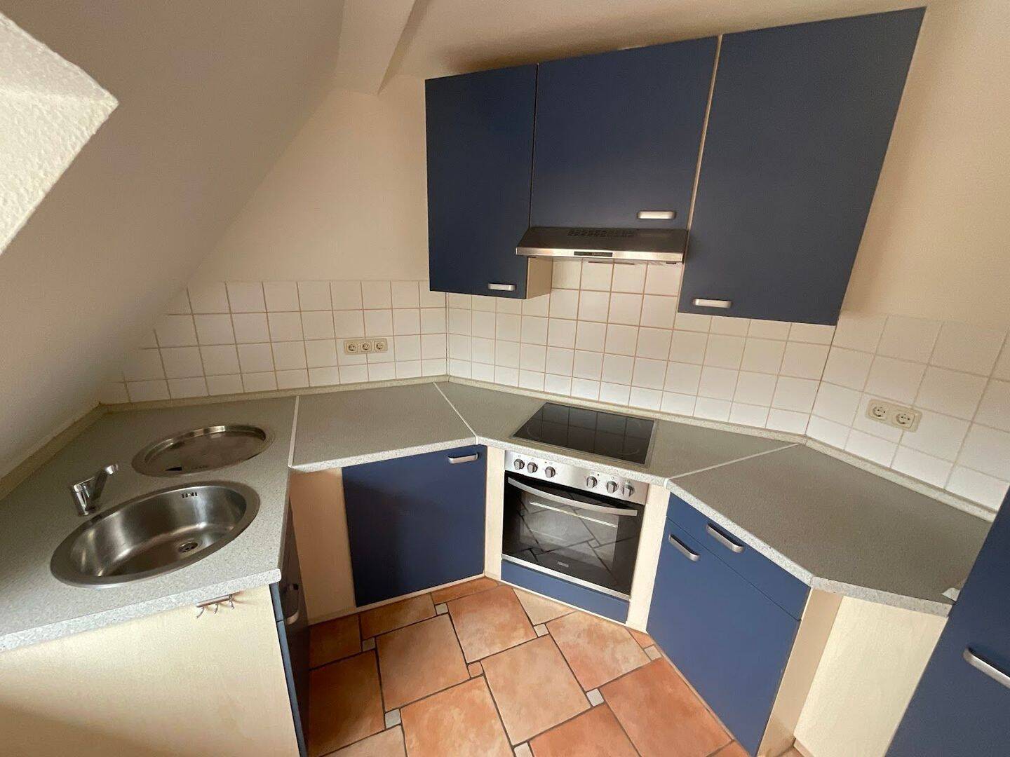 2 Zimmer-Dachgeschosswohnung mit geräumiger Wohnküche – Lübeck – Vorschaubild 5