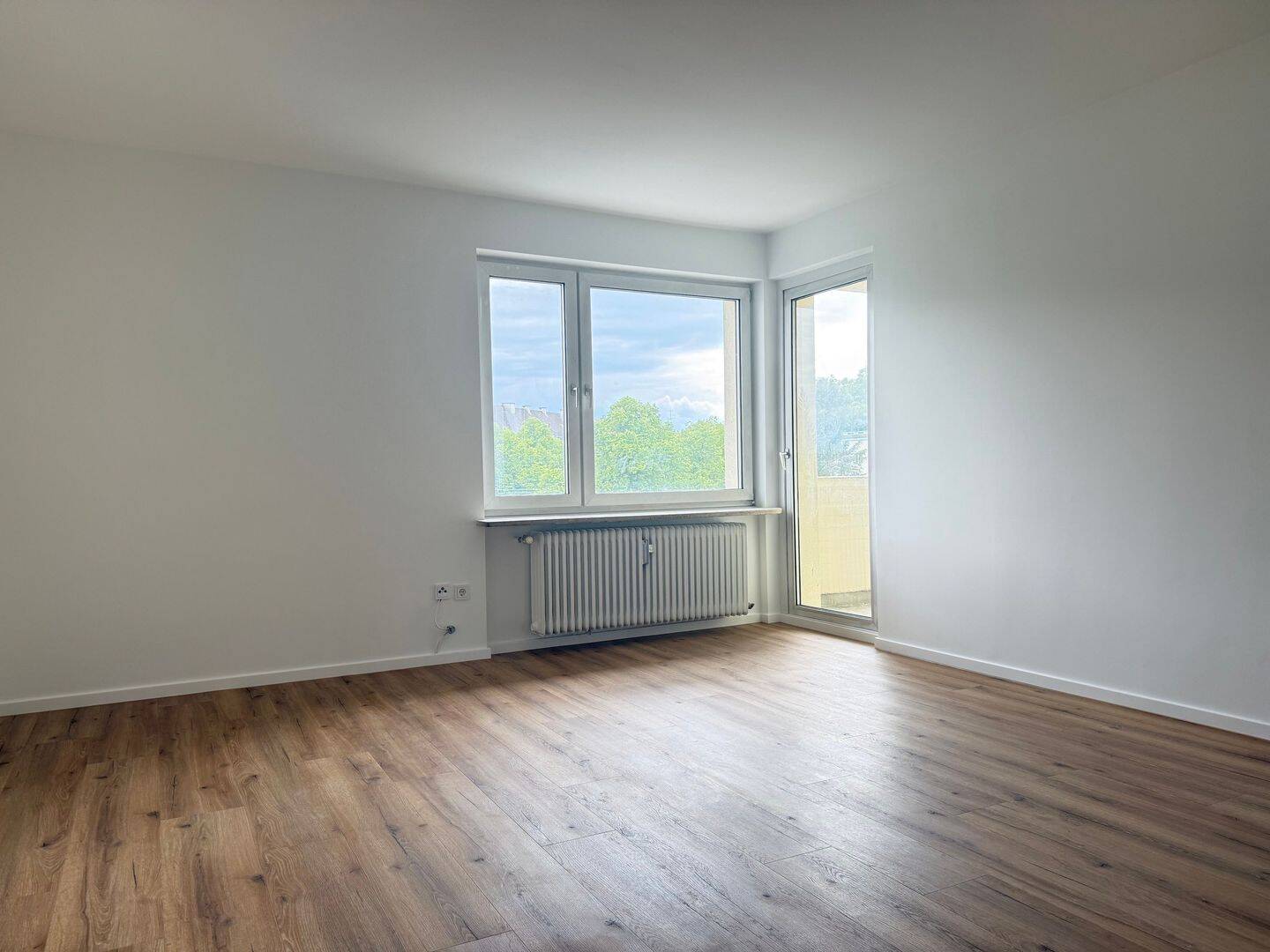 MAIER - Sofort verfügbar! 3- Zimmer-Wohnung mit Südloggia in U-Bahnlage! – München – Vorschaubild 2
