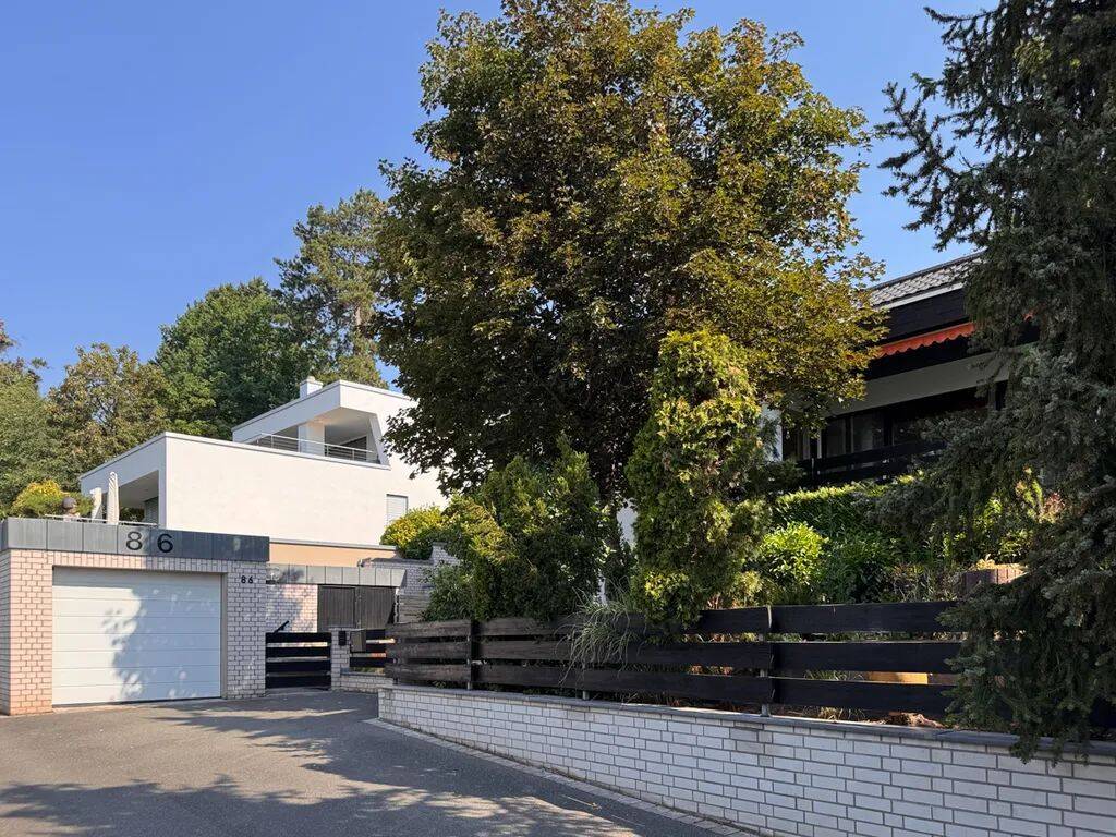 Gepflegtes, großzügiges Einfamilienhaus mit Terrasse, Pergola und Garage – Nürnberg – Vorschaubild 2