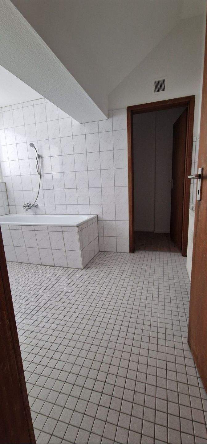 Erstbezug nach Sanierung, 2 1/2 Zimmer Dachgeschosswohnung in der City in gepflegtem Objekt – Bottrop – Vorschaubild 6