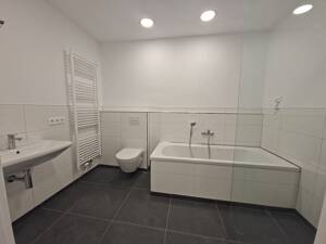 Großzügige moderne 3 RWG mit Balkon und Lift im 1. OG zu vermieten! – 1139 Dresden – Vorschaubild 5