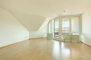 PROVISIONSFREI: 2-Zimmer-Dachgeschosswohnung mit Loggia und Blick auf das Münster in zentraler Lage – 79713 Bad Säckingen – Vorschaubild 2