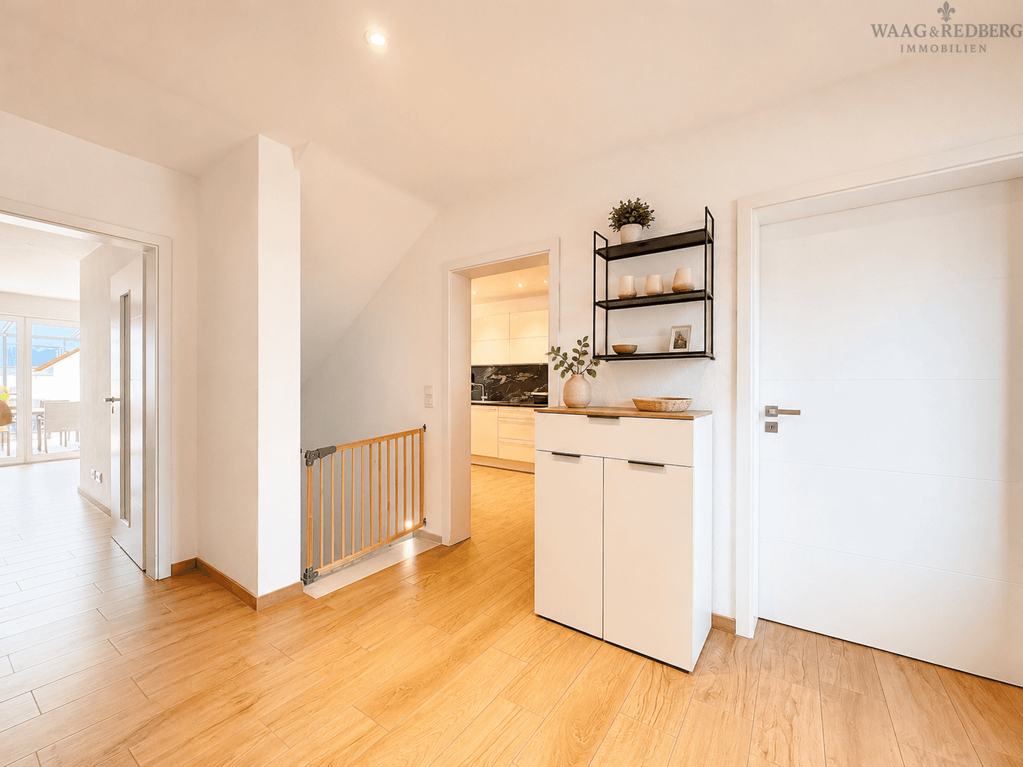 Großzügige 4-Zimmer-Erdgeschosswohnung mit 192 m² Garten in begehrter Lage von Ingolstadt – Ingolstadt – Vorschaubild 4