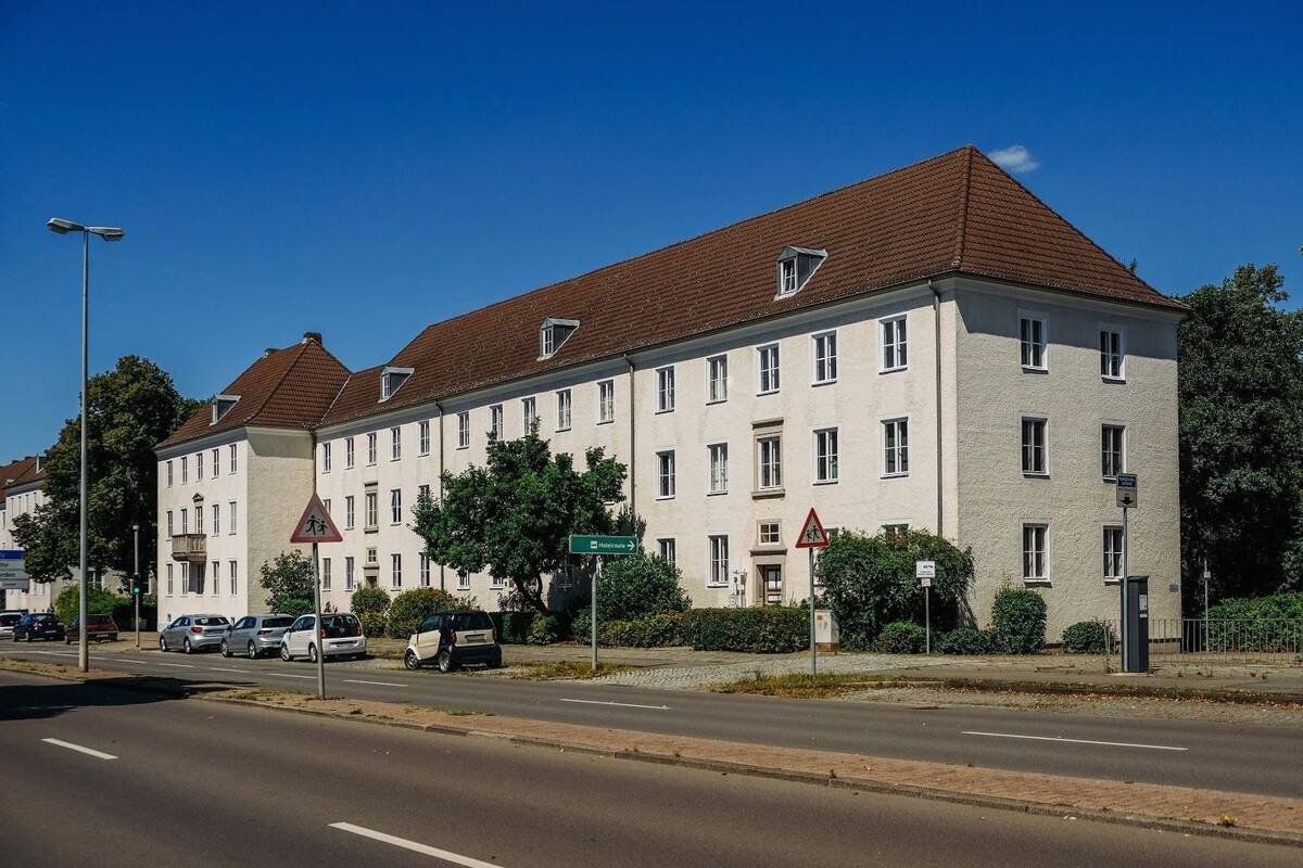 Kleine Wohnung in der Stadtmitte // 2.OG Links – 38440 Wolfsburg – Bild 1 von 4