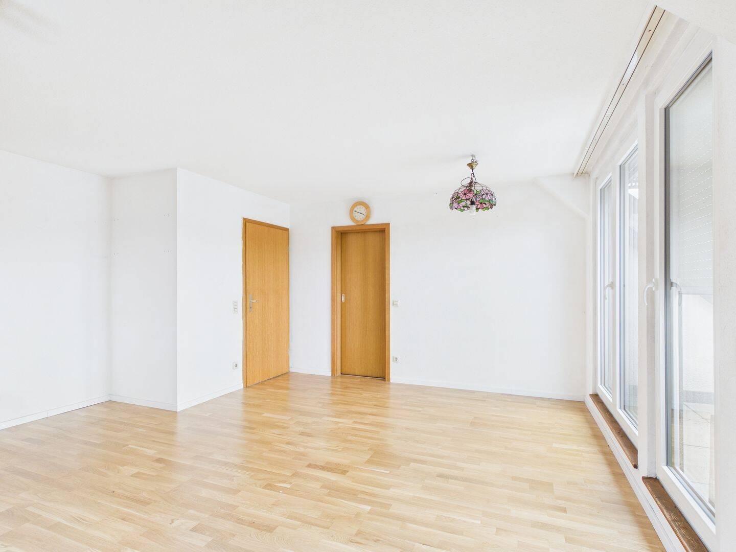 Helle Maisonette 60 m² mit Dachstudio 25 m², Balkon mit schöner Aussicht und Kfz-Stellplatz – Stuttgart – Vorschaubild 5