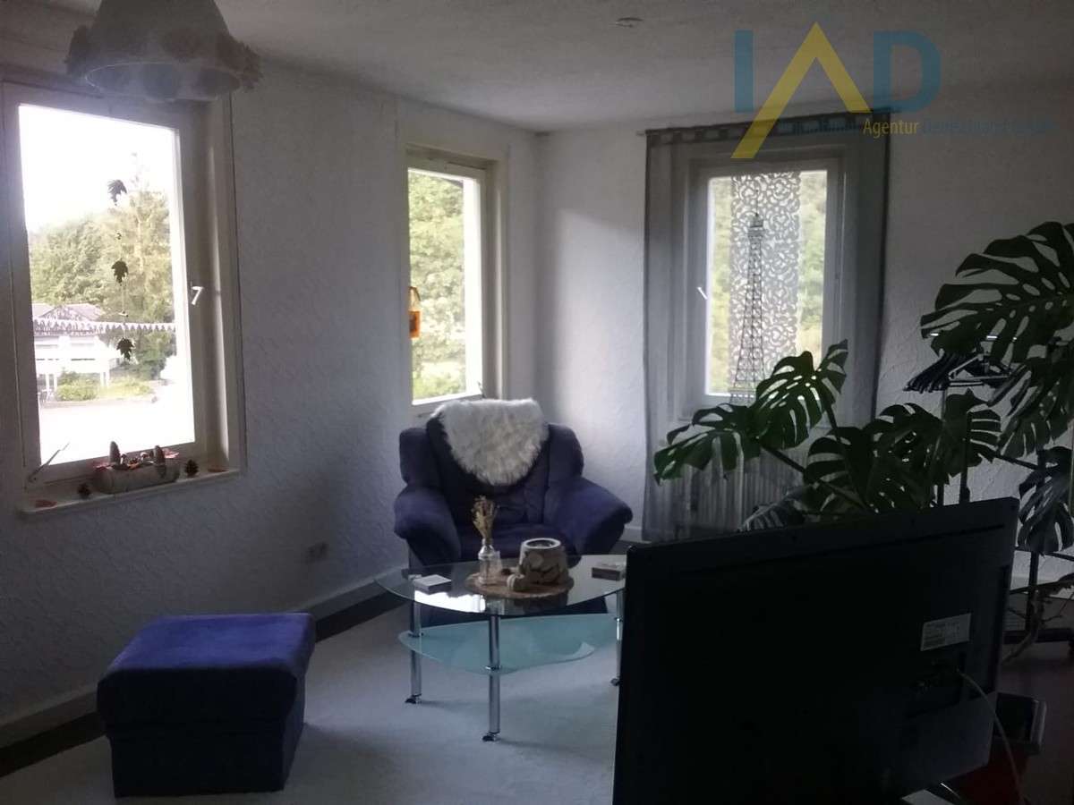 Charmantes 3-Familienhaus mit vielseitigen Nutzungsmöglichkeiten in Enzklösterle. – Enzklösterle – Bild 1 von 9