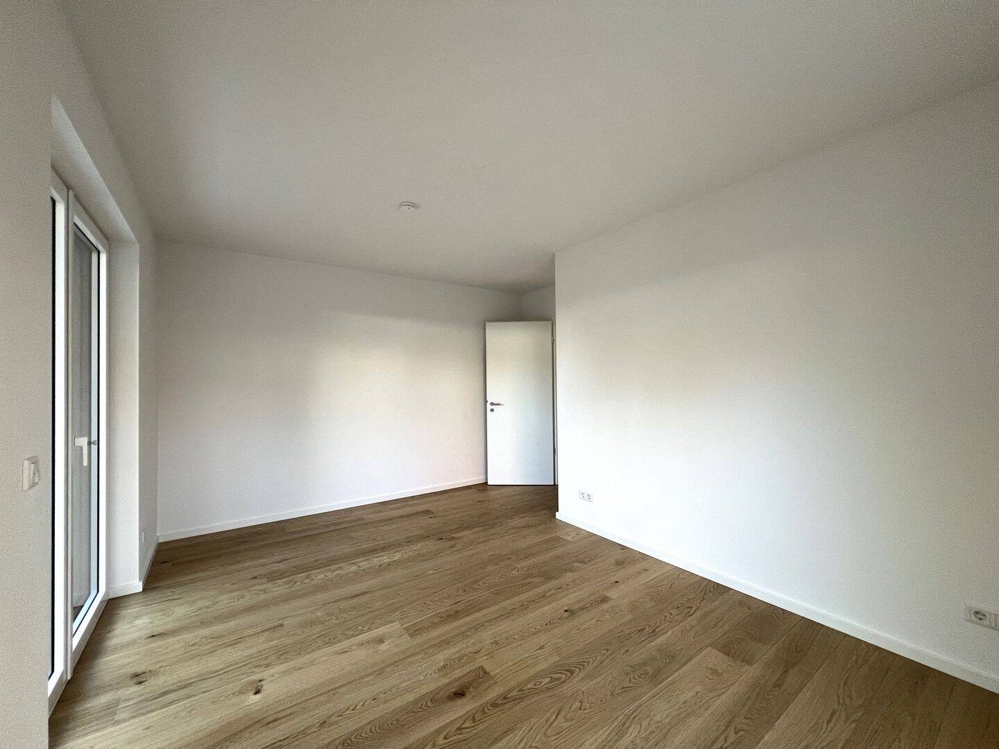 NEUBAU-3-Zimmer-Gartenwohnung mit Süd-Terrasse + wohnlich ausgebautem Souterrain (2 Räume + 2. Bad) – München – Vorschaubild 5