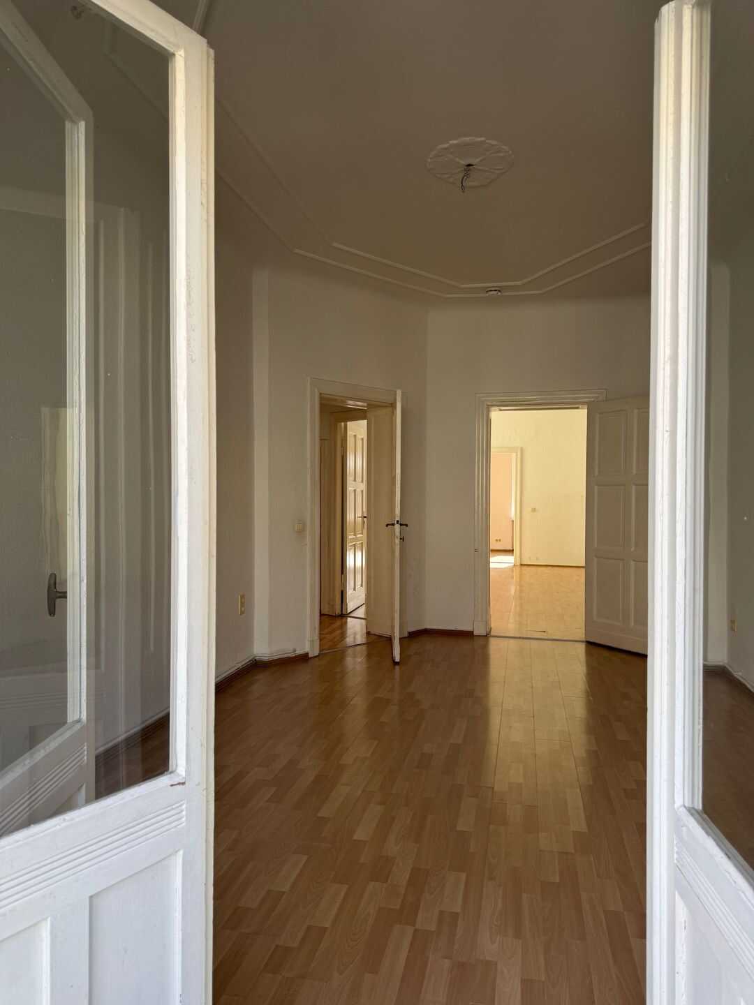Bezugsfreie, großzügige 3-Zimmer-Altbauwohnung mit Balkon in grüner, ruhiger Lage in Reinickendorf! – Berlin – Vorschaubild 9