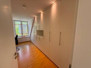 Einziehen und genießen. Moderne Wohnung mit hochwertigen Einbaumöbeln über 2 Ebenen – 30167 Hannover – Vorschaubild 6