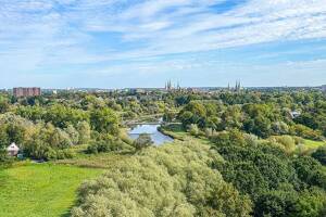 Lübeck von oben - 3 Zimmer mit beeindruckendem Weitblick und Gestaltungsmöglichkeiten